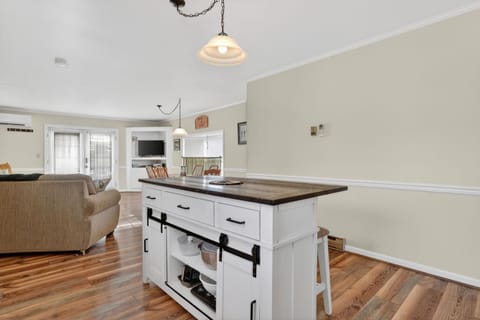 Surf & Turf - Great Home Located on South Main House in Chincoteague Island