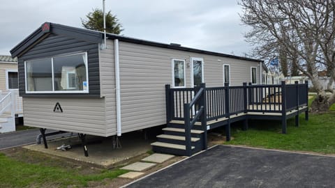 Property building, Patio, Seating area, Parking