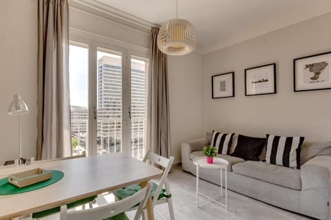 Living room, Seating area, Dining area, City view, Landmark view, Street view