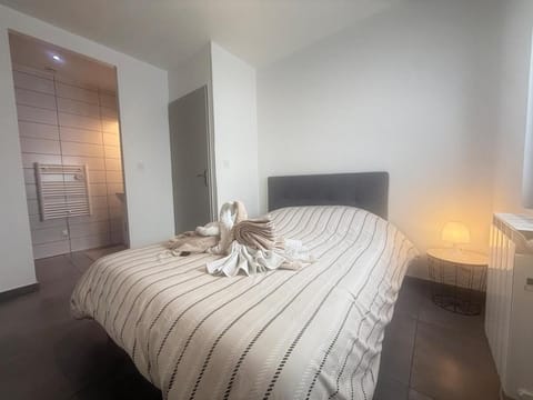 Bed, Photo of the whole room