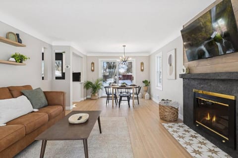 Communal lounge/ TV room, Living room, Seating area