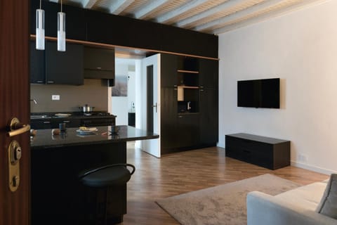 Communal lounge/ TV room, TV and multimedia, Kitchen or kitchenette, Living room, Seating area, Dining area, Evening entertainment, Lunch, Dinner, internet, minibar