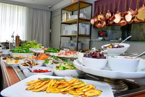 Restaurant/places to eat, Lounge or bar