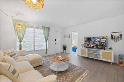 La Casita by TilahStays House in Coconut Grove