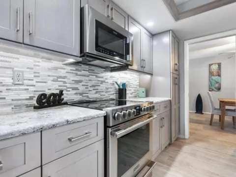 Family 3 Bedroom 2 bathroom Pool Home Pet Friendly House in Bradenton