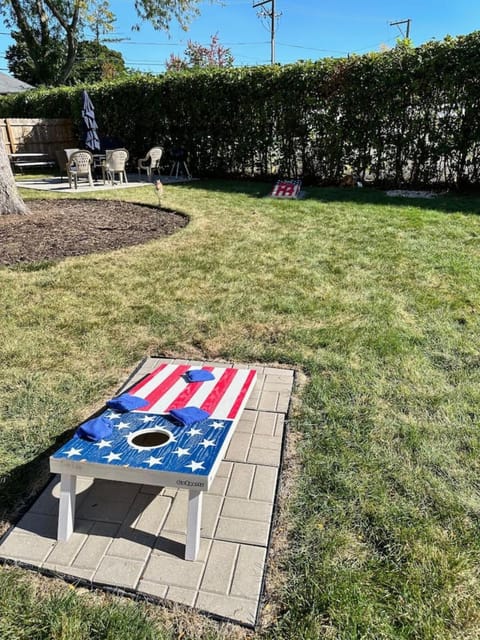 Spacious 4 bed Apt with 2 Living Areas Near Downtown Apartment in Illinois