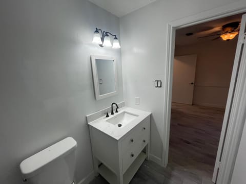 Lakeside Sunset - Hot Tub, Pool Table, Beautiful Views!! Apartment in Canyon Lake