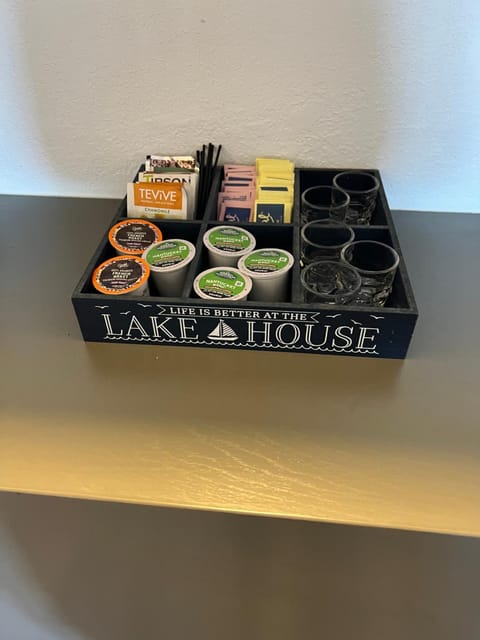 Lakeside Sunset - Hot Tub, Pool Table, Beautiful Views!! Apartment in Canyon Lake