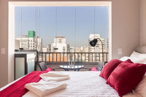 Bed, View (from property/room), Bedroom, City view, towels