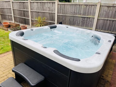 Natural landscape, Garden, Hot Tub, Hot Tub, Decorative detail, acessibility