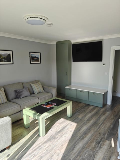 Communal lounge/ TV room, TV and multimedia, Living room, Seating area, furniture