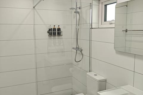 4 Bed House Sleeps 8 - Enclosed Garden - Parking House in Killarney