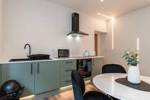 Kitchen or kitchenette, Decorative detail, Seating area, Dining area