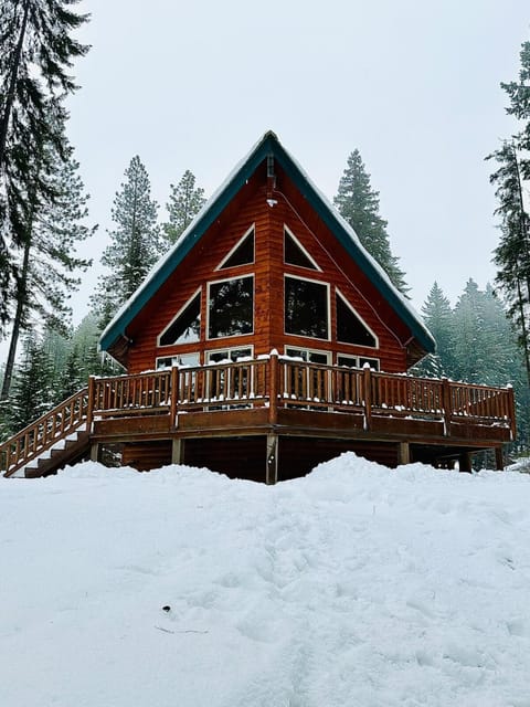 Property building, Day, Natural landscape, Winter, Mountain view