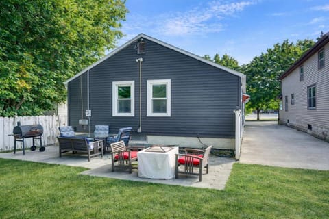 Cozy Private Studio Near the Water + Kitchenette Bed and Breakfast in Fond du Lac