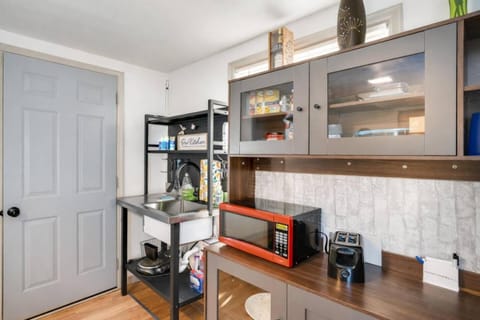 Cozy Private Studio Near the Water + Kitchenette Bed and Breakfast in Fond du Lac