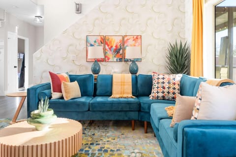 Bloomin' Dunes - Pool Pickleball & Tiki Bar House in Gilbert