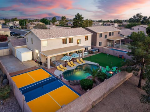 Bloomin' Dunes - Pool Pickleball & Tiki Bar House in Gilbert