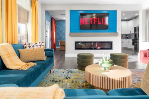 Bloomin' Dunes - Pool Pickleball & Tiki Bar House in Gilbert