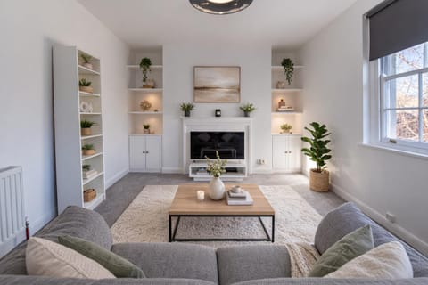 TV and multimedia, Living room, Seating area, internet