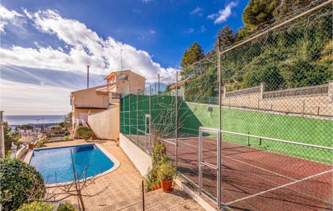 Tennis court