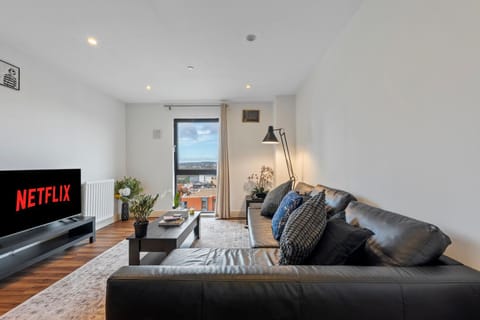 Communal lounge/ TV room, TV and multimedia, Living room, Seating area, Evening entertainment