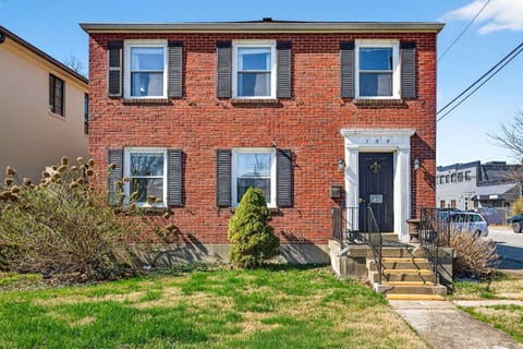 Stylish Louisville Apartment Prime Location Apartment in Saint Matthews