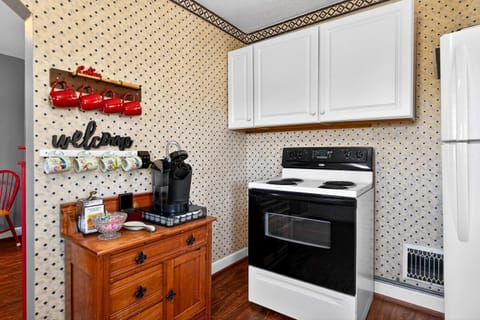 Stylish Louisville Apartment Prime Location Apartment in Saint Matthews