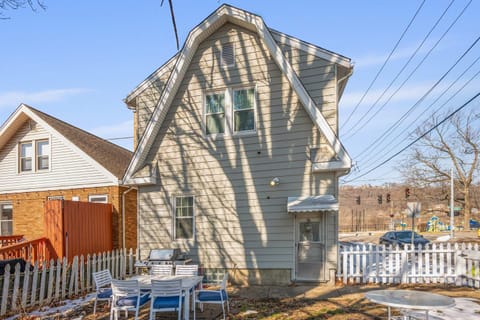 Grandmas House Timeless Charm House in Covington