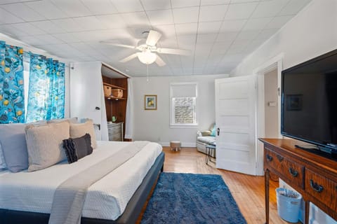 Grandmas House Timeless Charm House in Covington