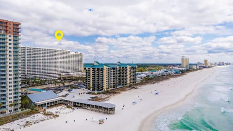 ocean front condo on the beach Apartment in Sunnyside