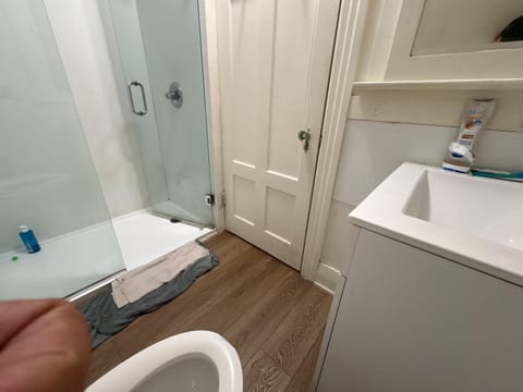 Airport Family Rooms- 10 Min to YVR, Free Parking & High Speed Wi-Fi Vacation rental in Vancouver