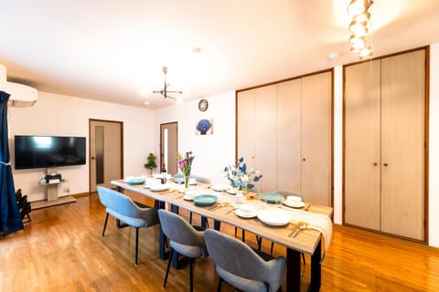 Living room, Dining area