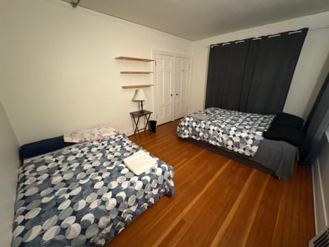 Vancouver Guest House- 10 Min to YVR, Free Parking & High Speed Wi-Fi Vacation rental in Vancouver
