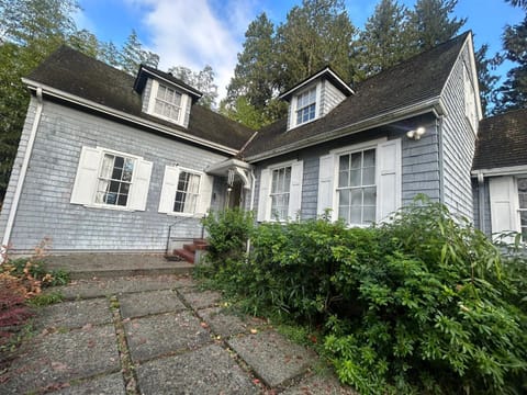 Vancouver Guest House- 10 Min to YVR, Free Parking & High Speed Wi-Fi Vacation rental in Vancouver