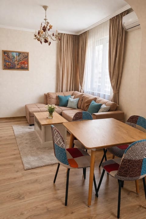 Living room, Seating area, Dining area, air conditioner