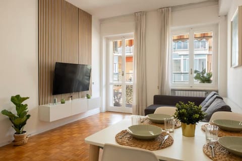 TV and multimedia, Living room, Seating area, Dining area, Inner courtyard view, internet, air conditioner
