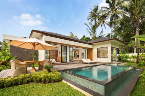 Property building, Patio, Garden, Pool view, Swimming pool, sunbed