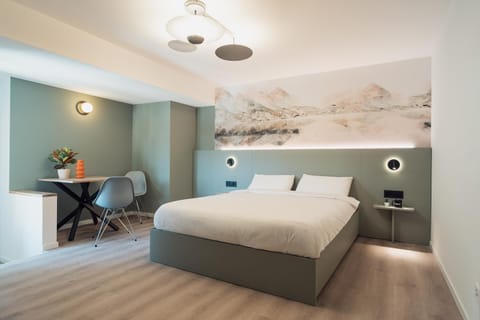 Photo of the whole room, Bedroom