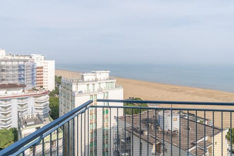 Bird's eye view, View (from property/room), Balcony/Terrace, Beach, Beach, City view, Landmark view, Sea view, Street view