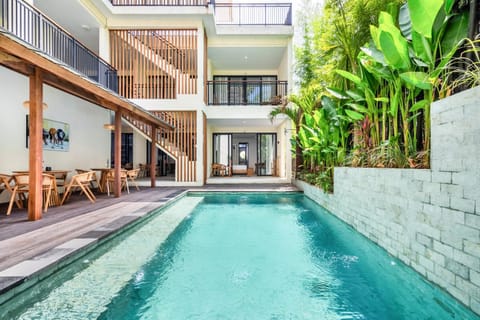 Property building, Day, Swimming pool