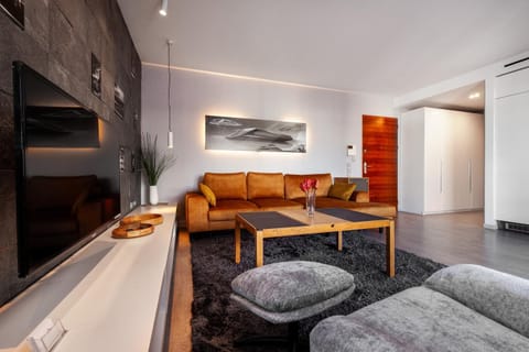 TV and multimedia, Living room, Seating area, Evening entertainment