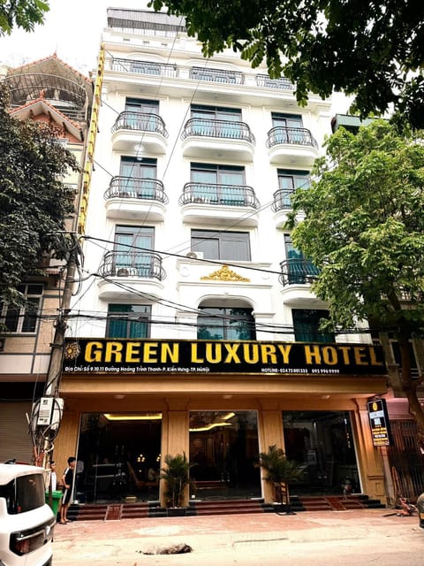 Property building, Day, City view, Location, Parking