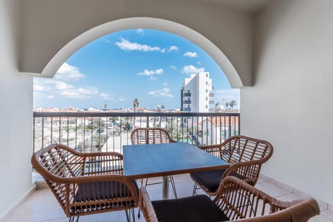 Patio, Day, View (from property/room), Balcony/Terrace, Living room, Seating area