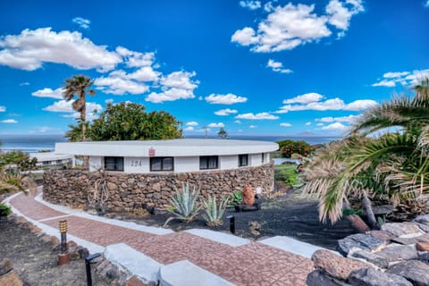 Property building, Facade/entrance, Off site