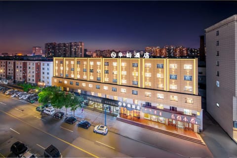 Property building, Night, Neighbourhood, City view, Location, Parking