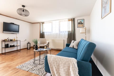 Communal lounge/ TV room, TV and multimedia, Living room