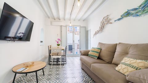 TV and multimedia, Living room, Seating area, air conditioner