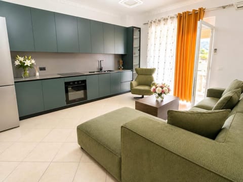 Kitchen or kitchenette, Living room