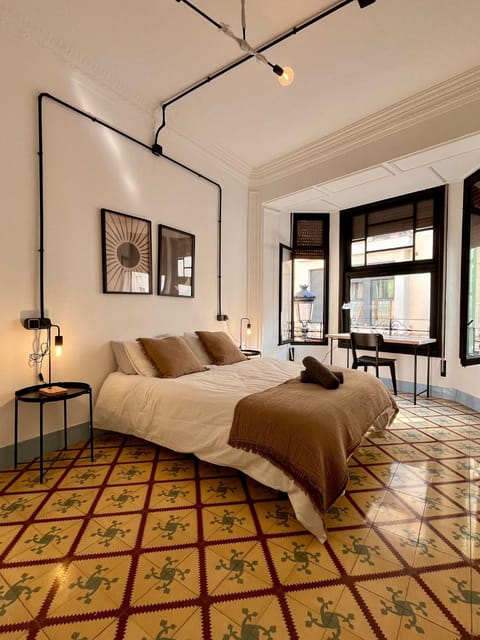 Bed, Living room, Photo of the whole room, Seating area, Bedroom